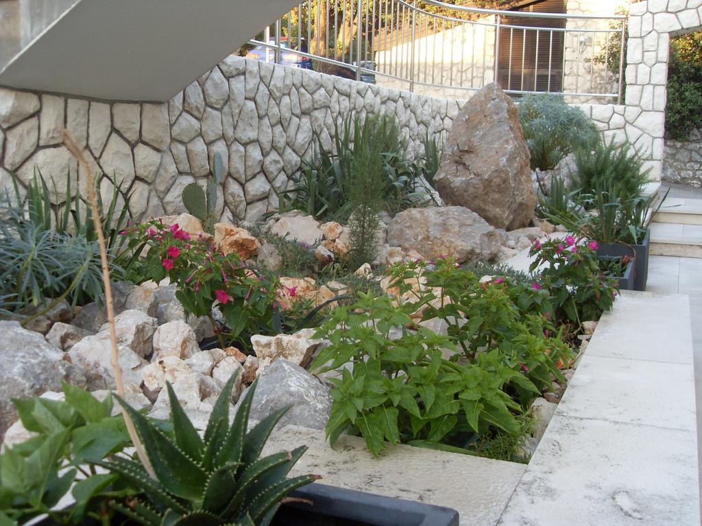 Apartments Ilona โนวีวีโนดอลสกี ภายนอก รูปภาพ