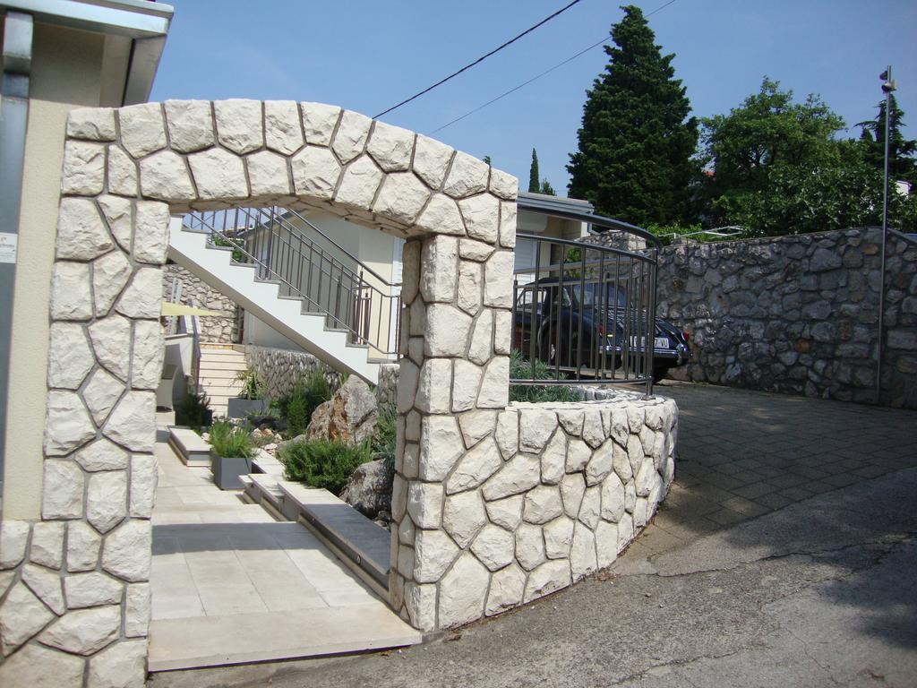 Apartments Ilona โนวีวีโนดอลสกี ภายนอก รูปภาพ