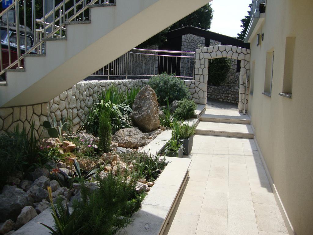Apartments Ilona โนวีวีโนดอลสกี ภายนอก รูปภาพ