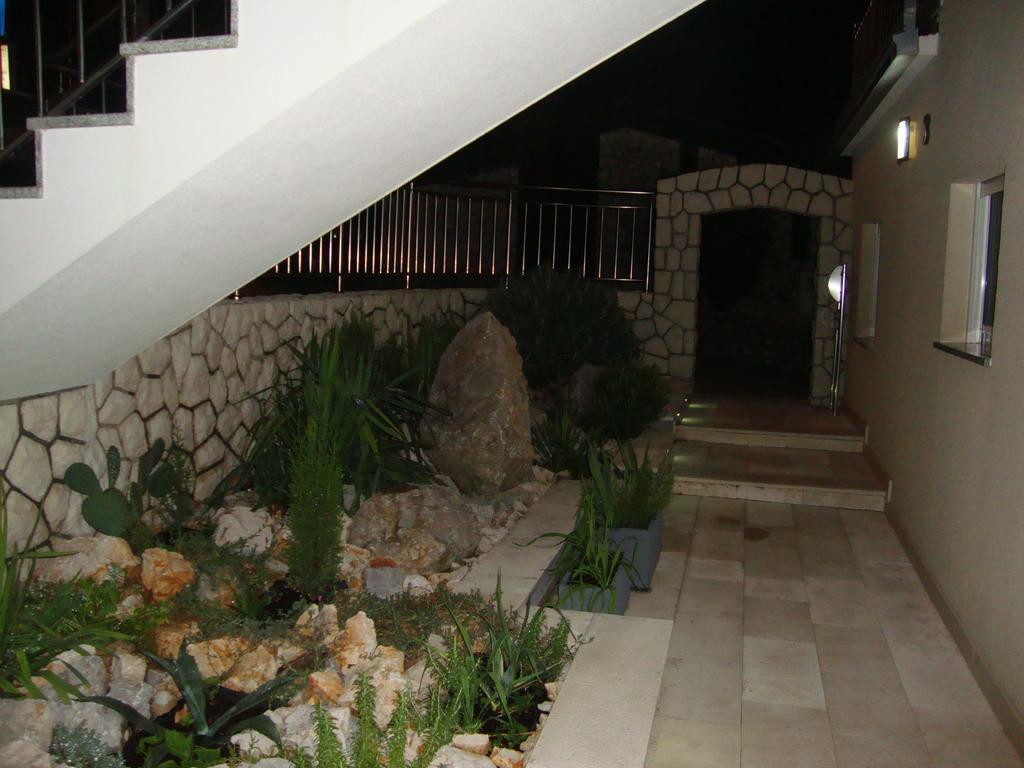 Apartments Ilona โนวีวีโนดอลสกี ภายนอก รูปภาพ
