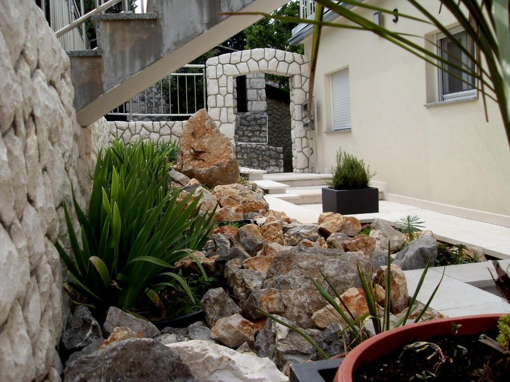 Apartments Ilona โนวีวีโนดอลสกี ภายนอก รูปภาพ
