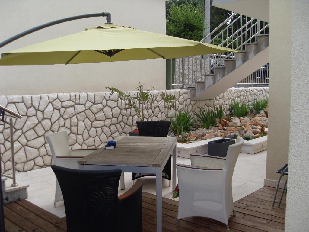 Apartments Ilona โนวีวีโนดอลสกี ภายนอก รูปภาพ