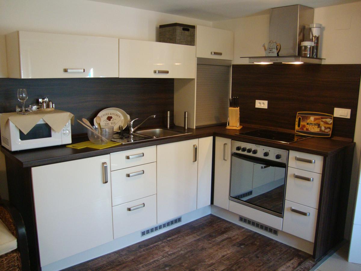 Apartments Ilona โนวีวีโนดอลสกี ภายนอก รูปภาพ